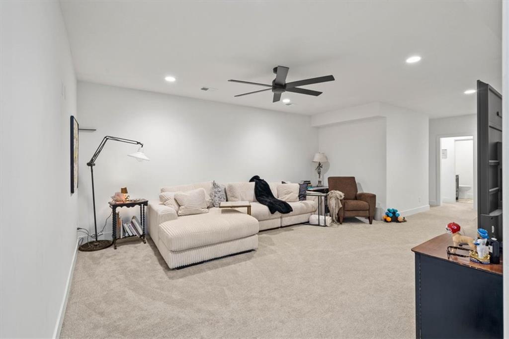 6141 N Chelsea Avenue Property Photo 25