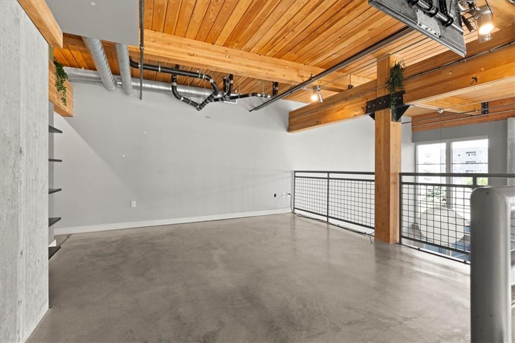 210 W 5th Street Property Photo 18