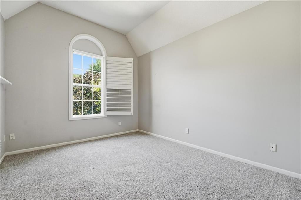 8808 N Oxford Avenue Property Photo 33