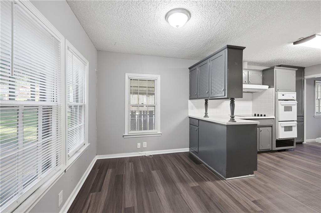9604 E 67th Terrace Property Photo 6