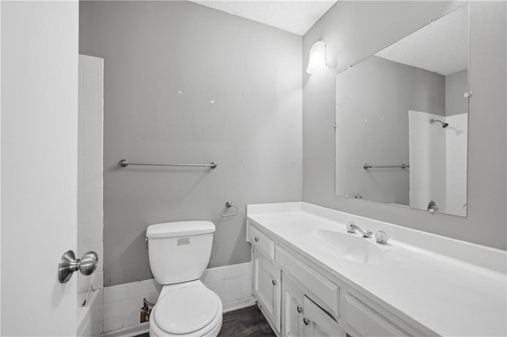 9604 E 67th Terrace Property Photo 15