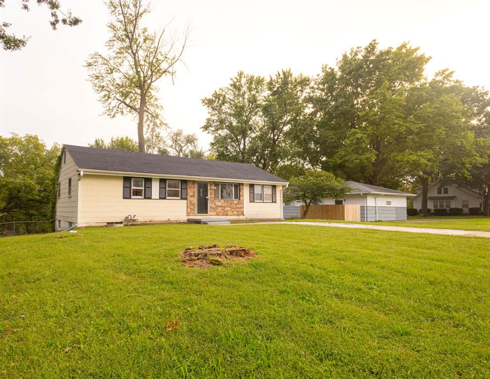10905 E 47th Street Property Photo 2