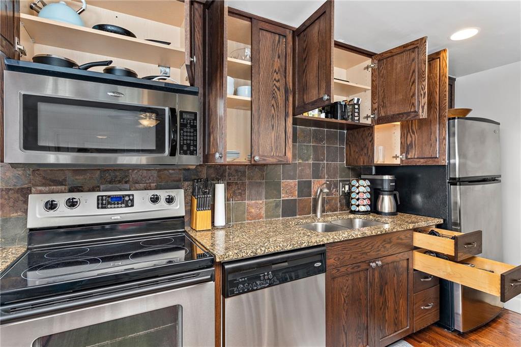 323 Emanuel Cleaver Ii Boulevard Property Photo 8