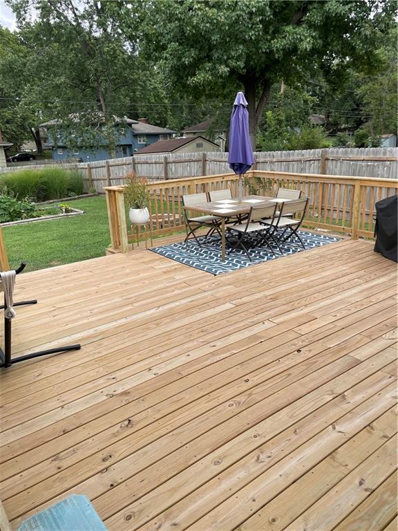 1202 E Willow Drive Property Photo 3