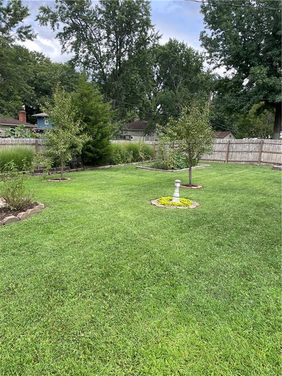 1202 E Willow Drive Property Photo 6
