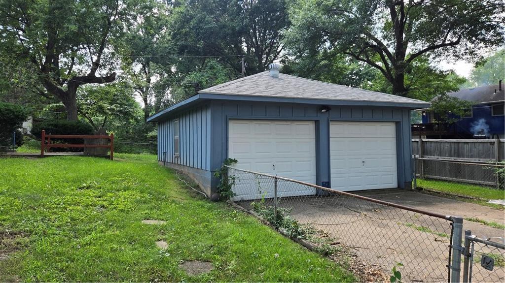 8710 E 92nd Street Property Photo 6