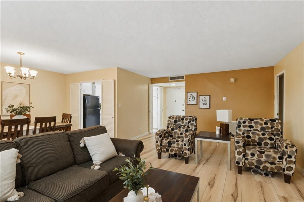 4545 Wornall Road Property Photo 10