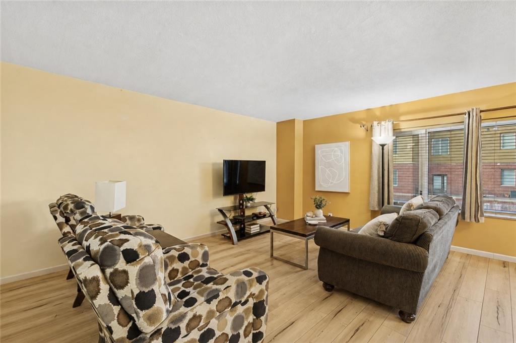 4545 Wornall Road Property Photo 12