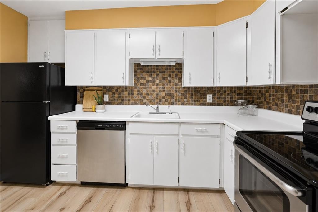 4545 Wornall Road Property Photo 15