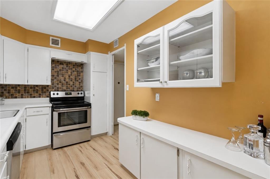 4545 Wornall Road Property Photo 16