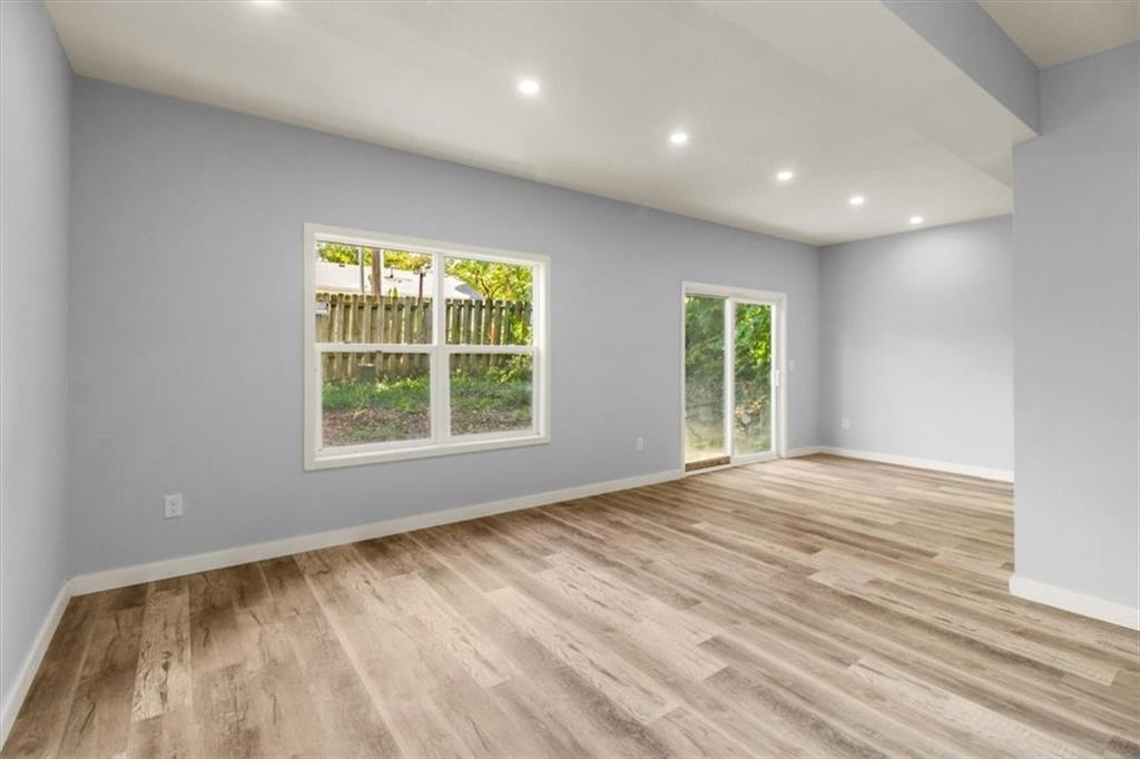 1109 Kings Highway Property Photo 3