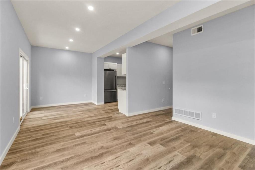 1109 Kings Highway Property Photo 4