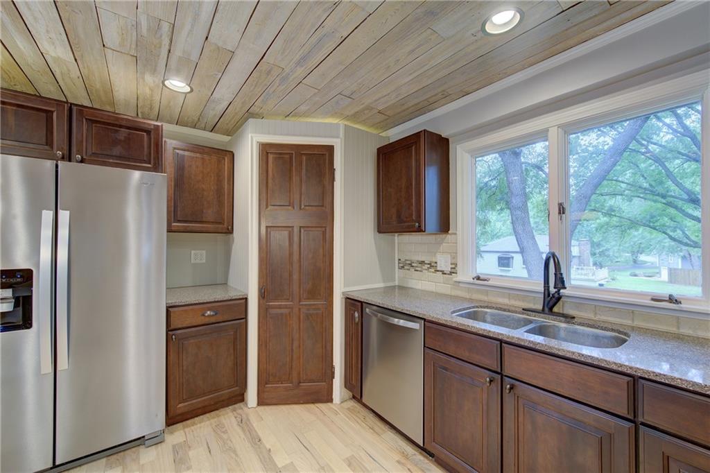 9927 N Harrison Drive Property Photo 7