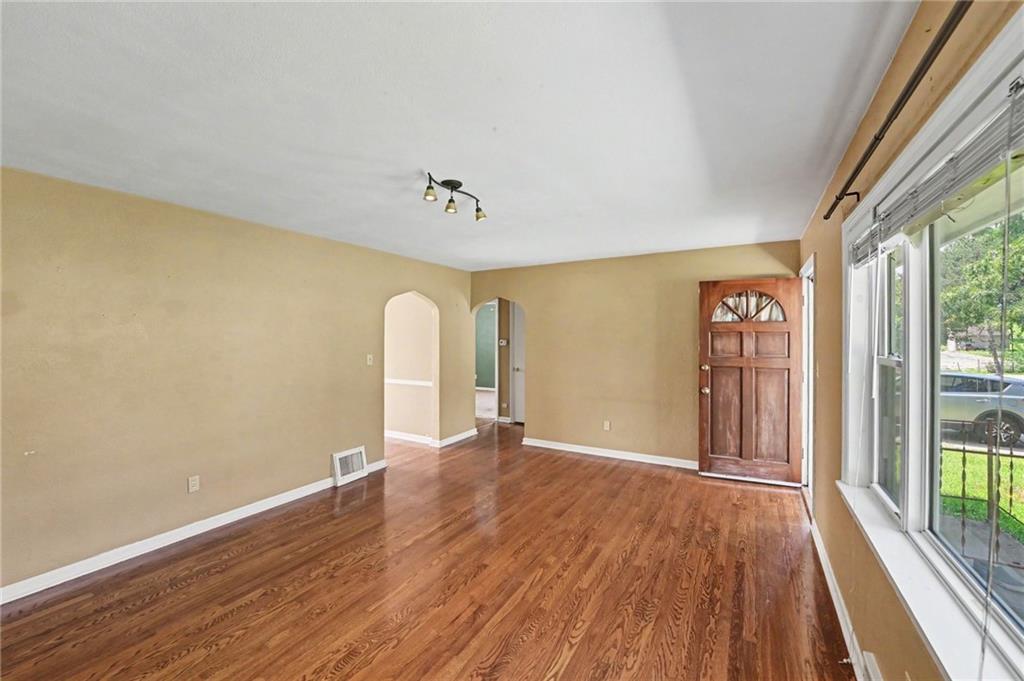 9517 Summit Street Property Photo 6