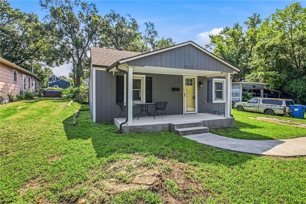 2015 S Ash Avenue Property Photo 2