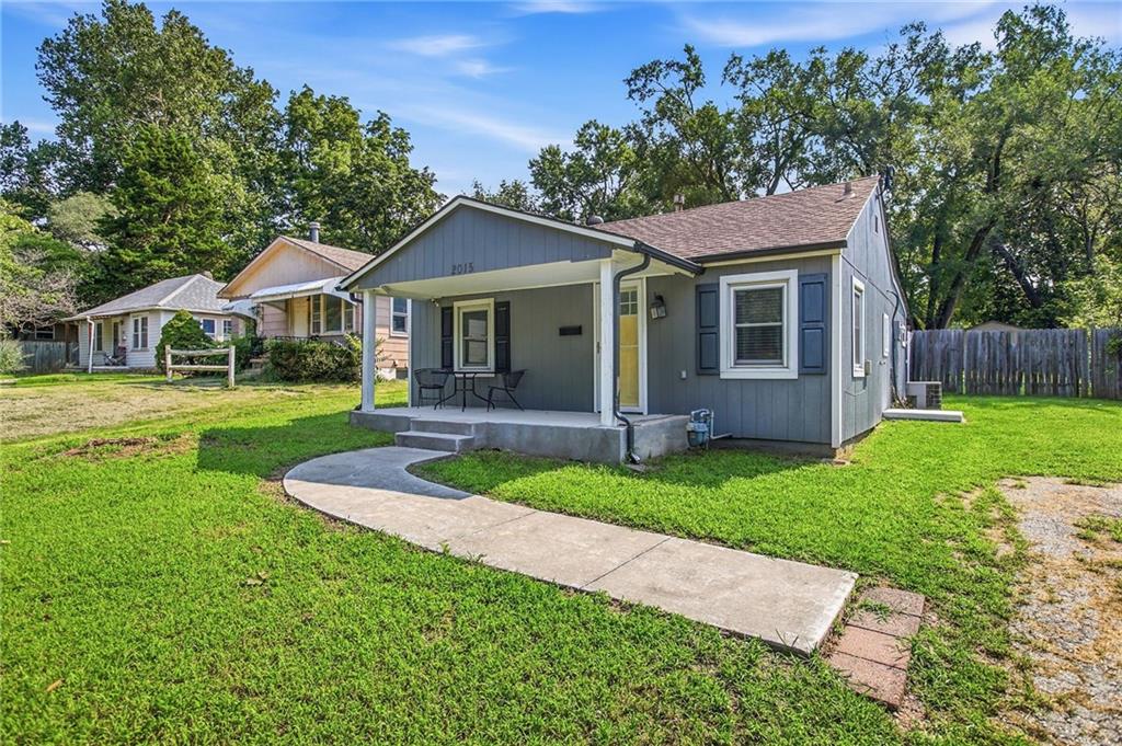 2015 S Ash Avenue Property Photo 3