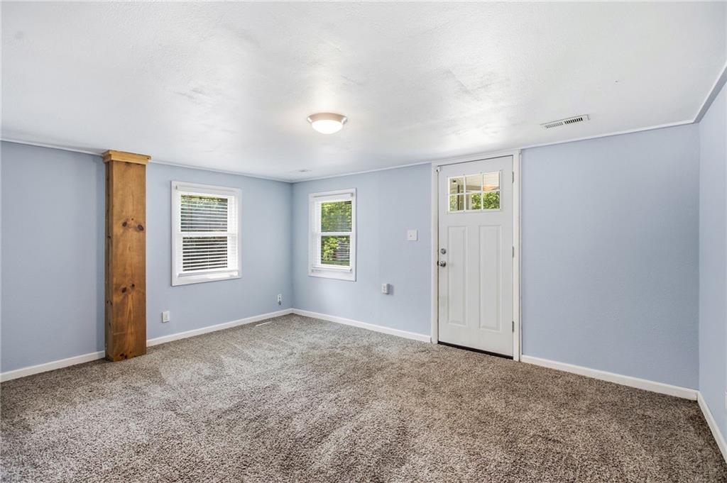 2015 S Ash Avenue Property Photo 4