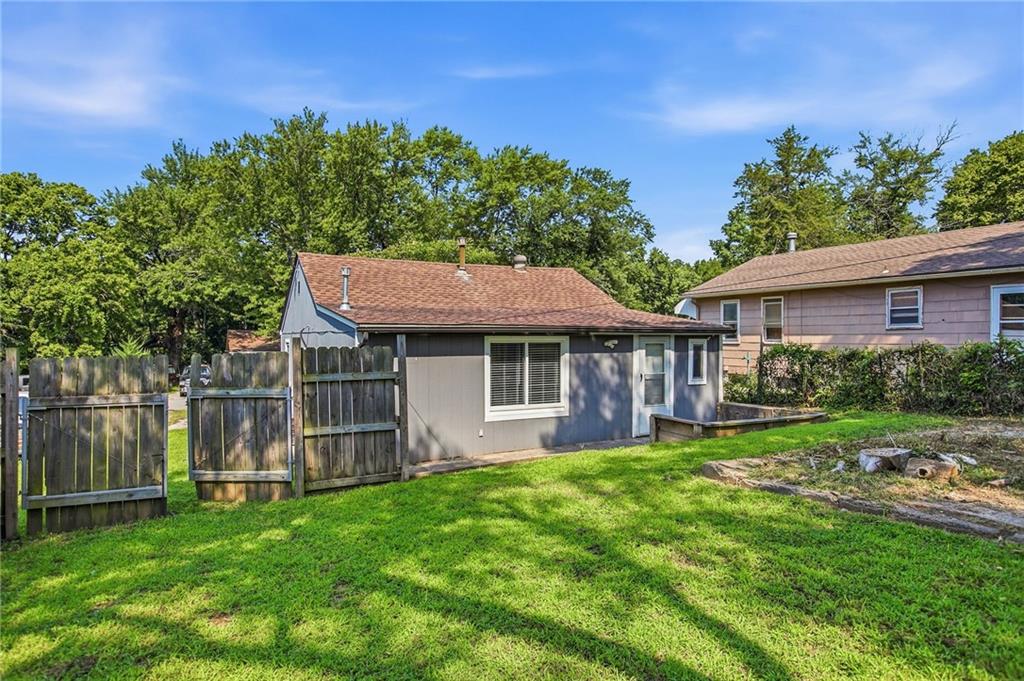 2015 S Ash Avenue Property Photo 23