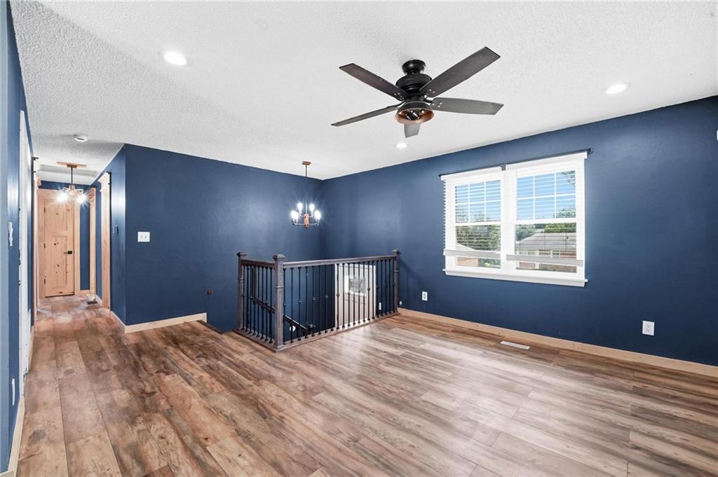 16916 Hart Avenue Property Photo 7