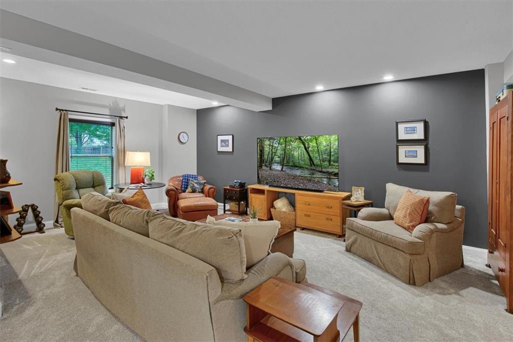408 Lee Drive Property Photo 33
