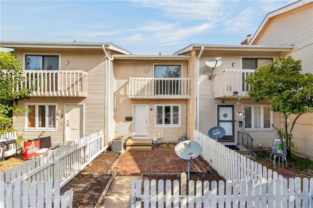 1014 W Maple Avenue Property Photo 1