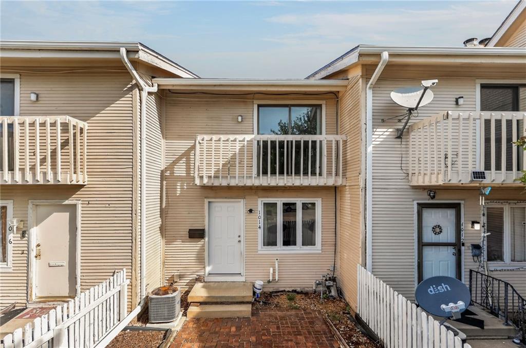1014 W Maple Avenue Property Photo 2