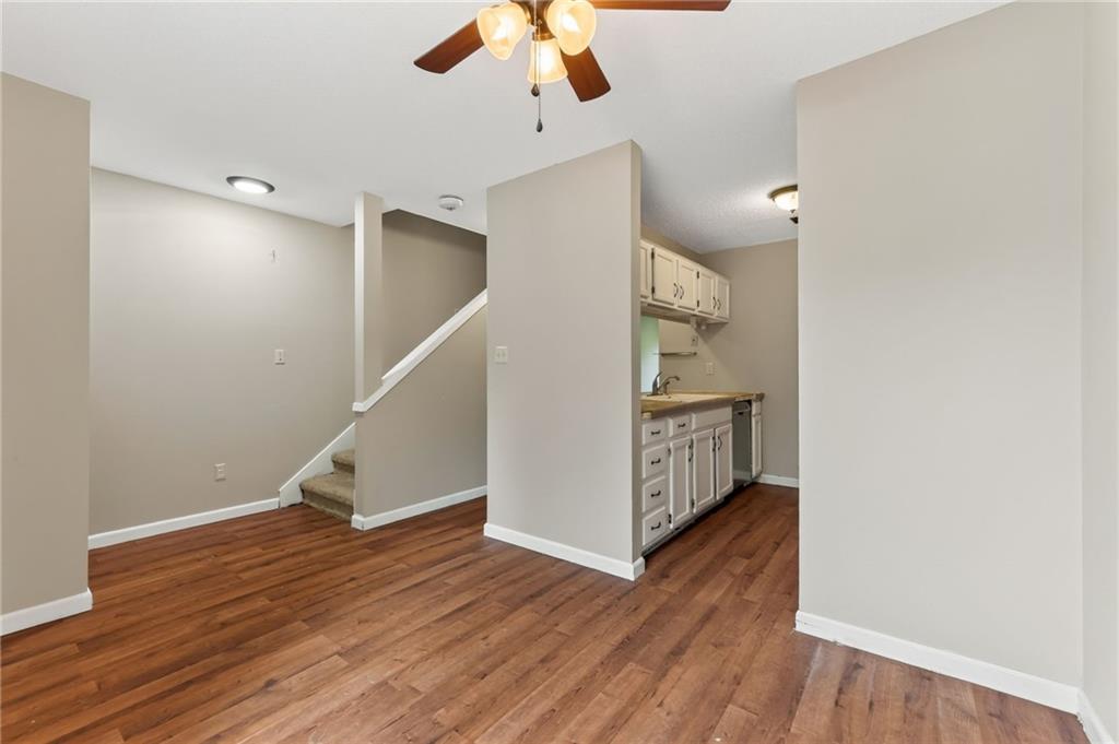 1014 W Maple Avenue Property Photo 9