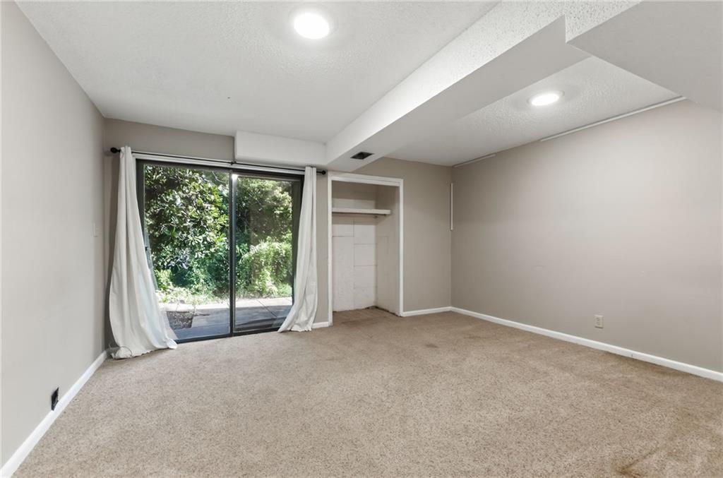 1014 W Maple Avenue Property Photo 25