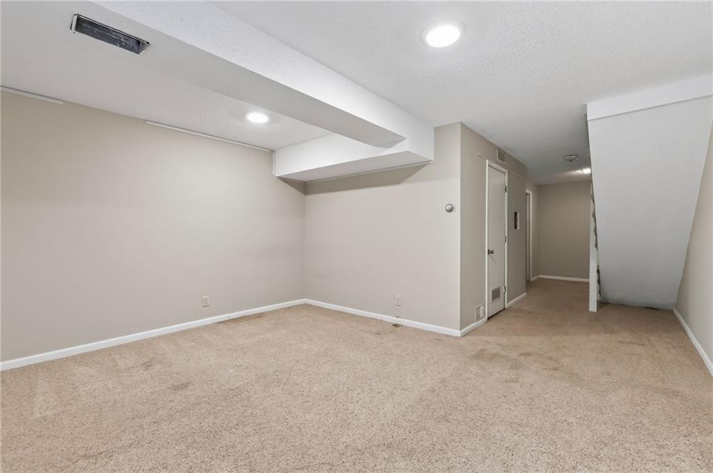 1014 W Maple Avenue Property Photo 26