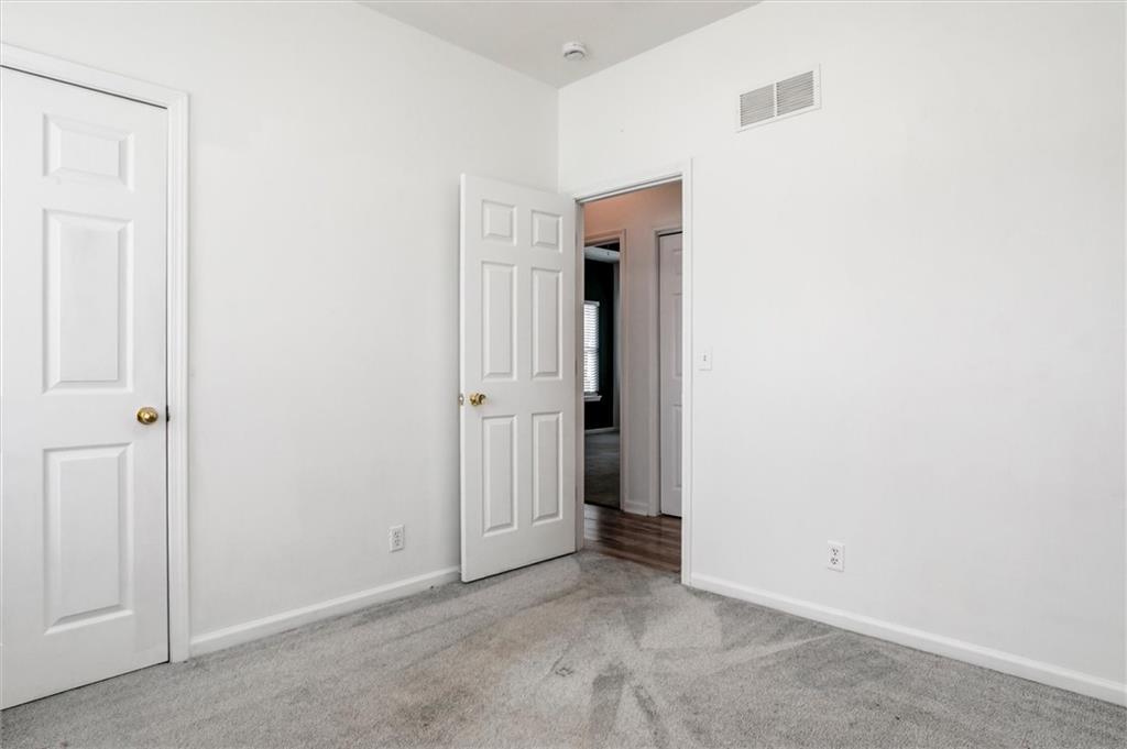 1121 E Frontier Drive Property Photo 11
