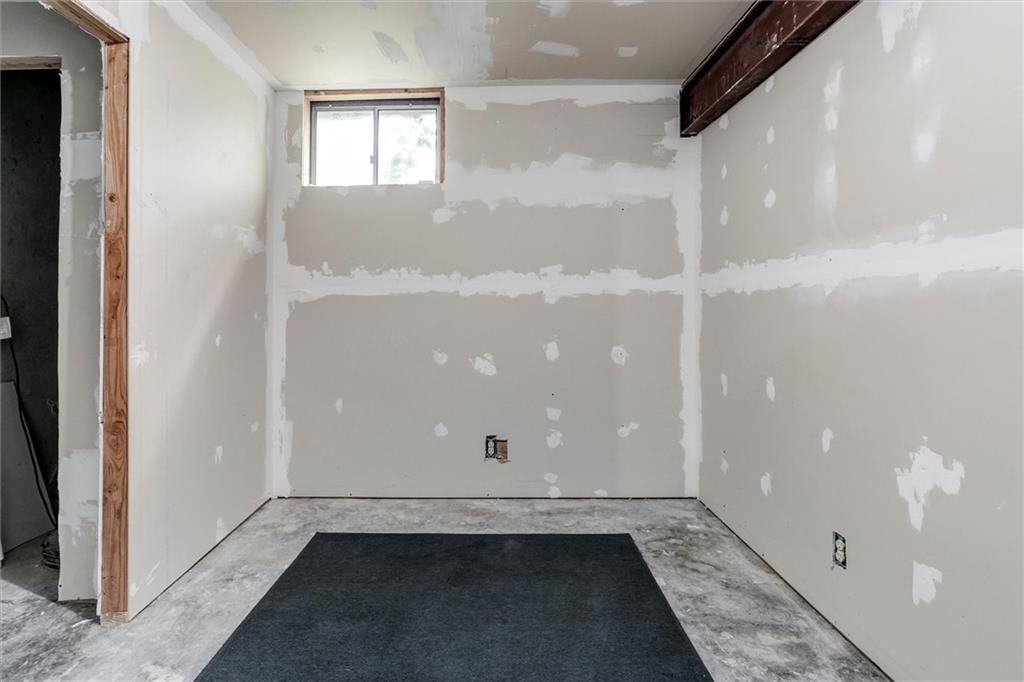 1121 E Frontier Drive Property Photo 18