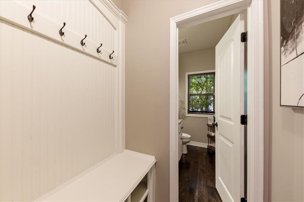 1222 Wiltshire Boulevard Property Photo 10