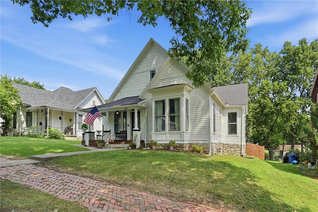 736 Walnut Street Property Photo 4