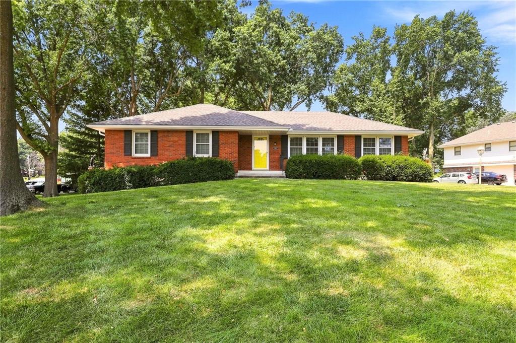 1701 Willow Circle Property Photo 1