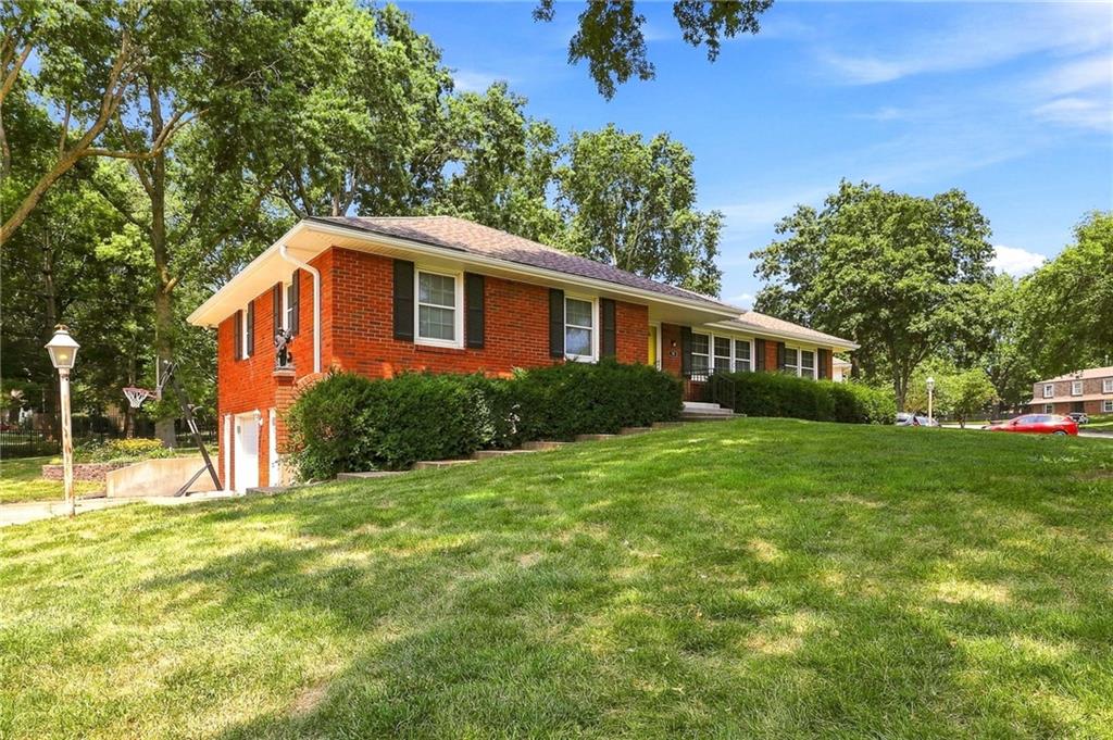 1701 Willow Circle Property Photo 3