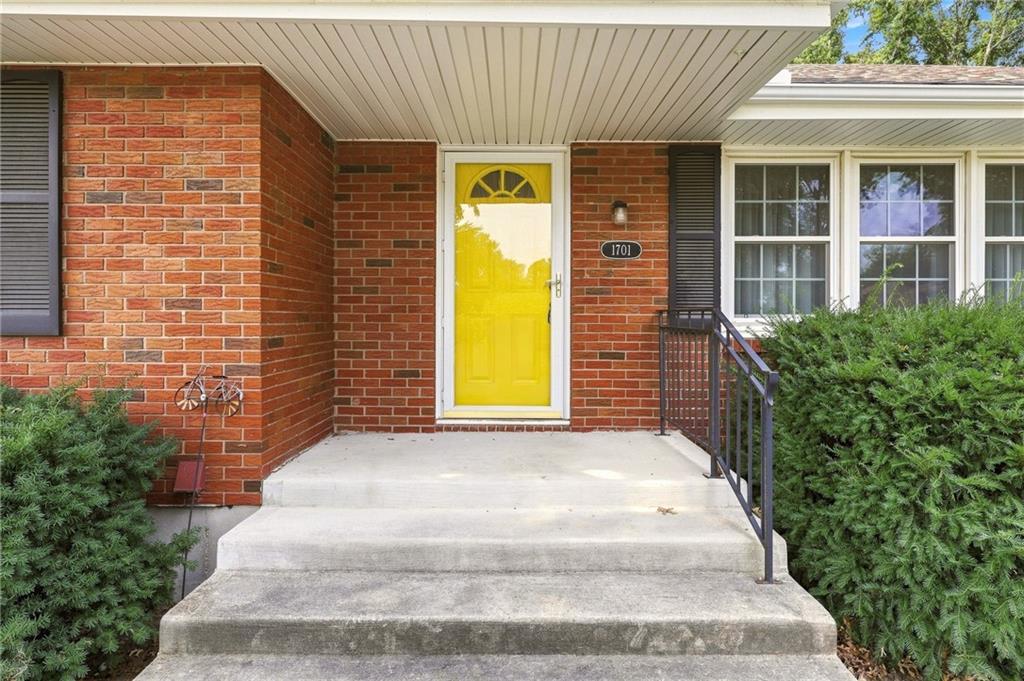 1701 Willow Circle Property Photo 4