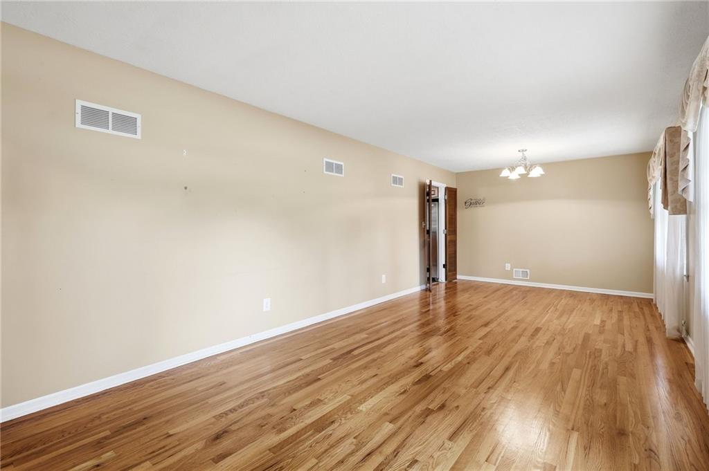 1701 Willow Circle Property Photo 6