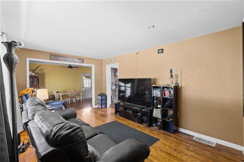9125 Cherry Street Property Photo 3
