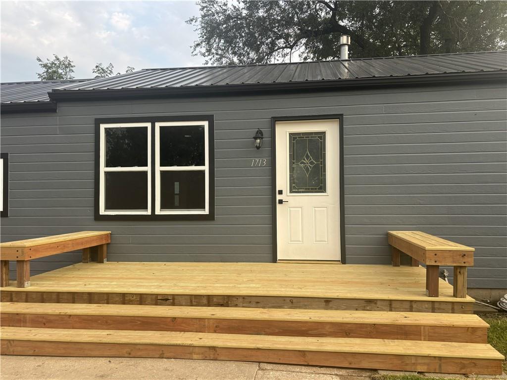 1713 Main Street Property Photo 3