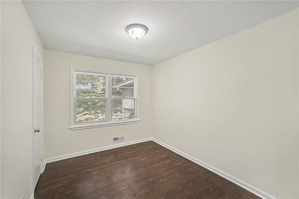 5816 Oxford Avenue Property Photo 7