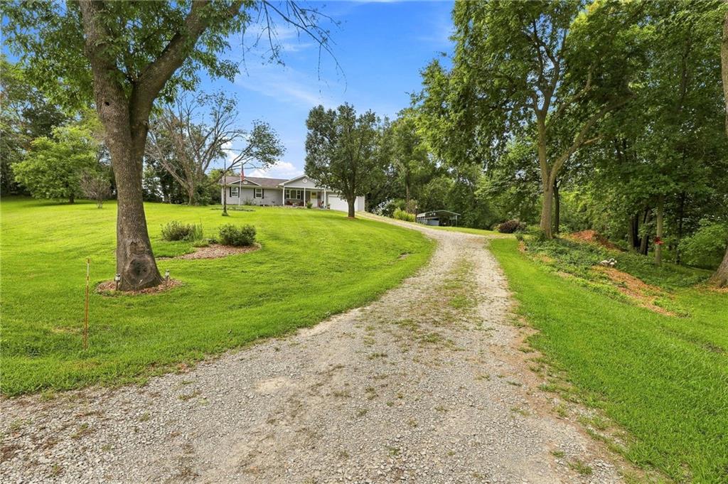 422 Ne 500 Road Property Photo 4