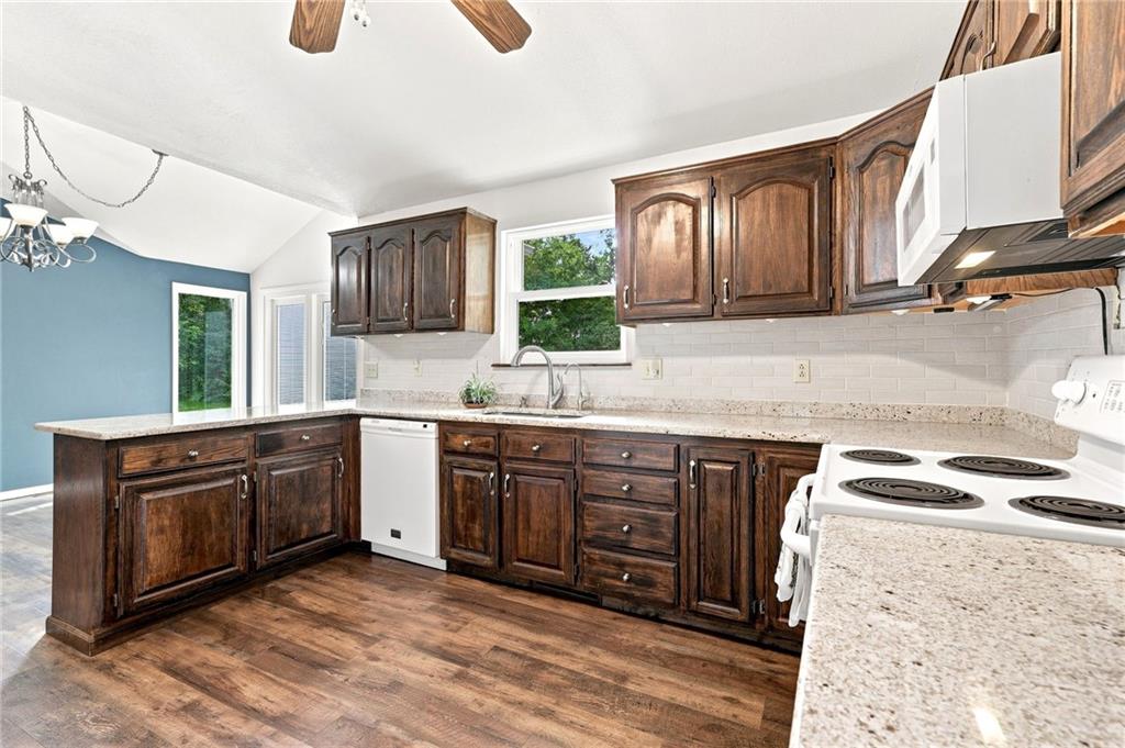422 Ne 500 Road Property Photo 21