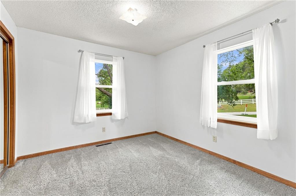422 Ne 500 Road Property Photo 32