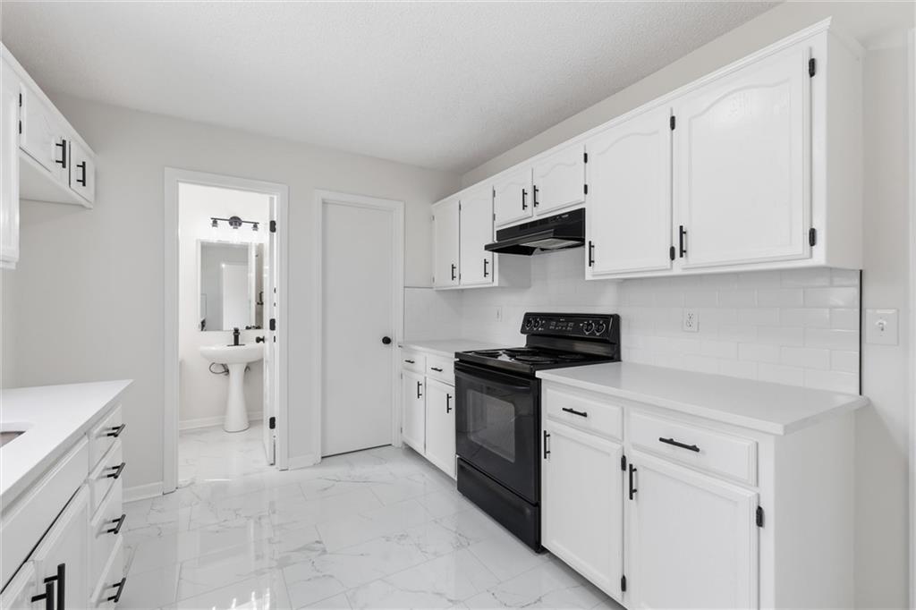 6017 Brooklyn Avenue Property Photo 10
