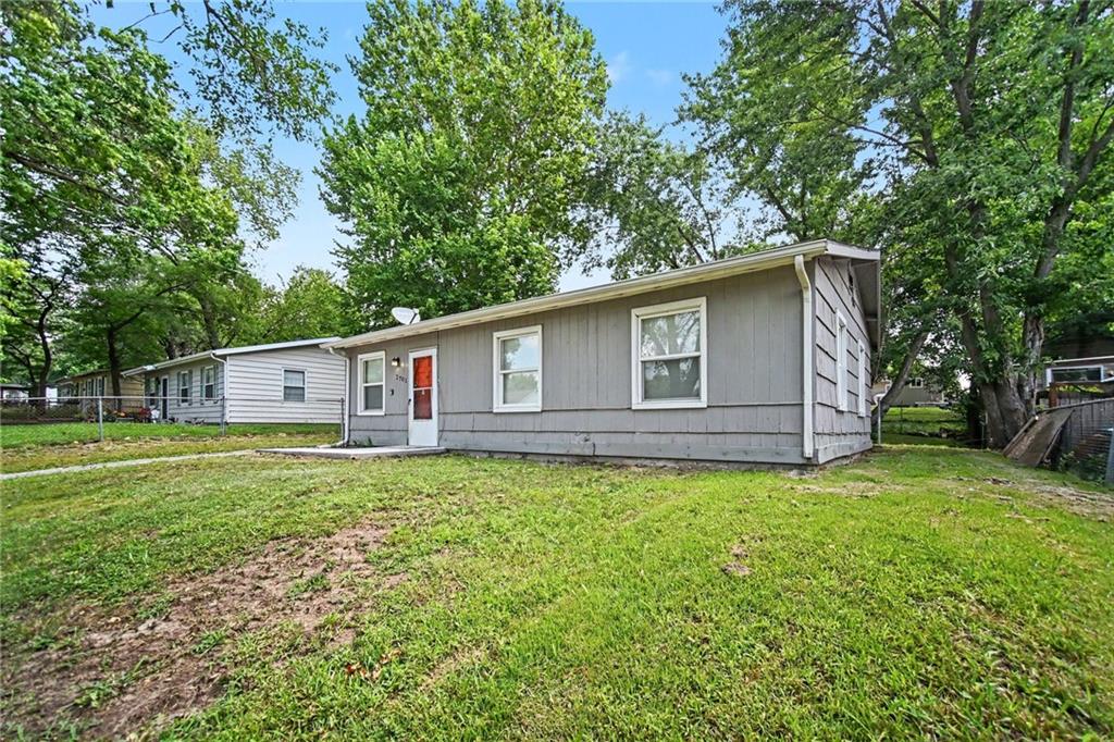 2701 S 48th Terrace Property Photo 4
