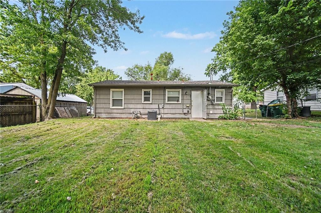 2701 S 48th Terrace Property Photo 14