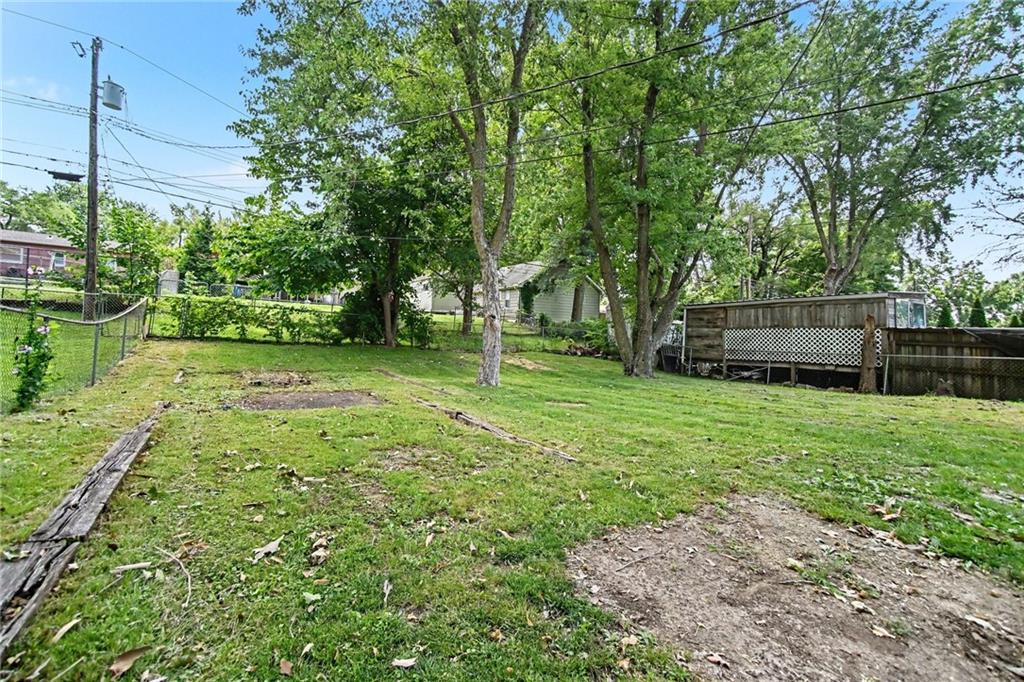 2701 S 48th Terrace Property Photo 16