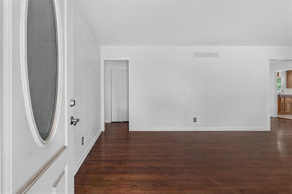 7726 Everett Avenue Property Photo 7
