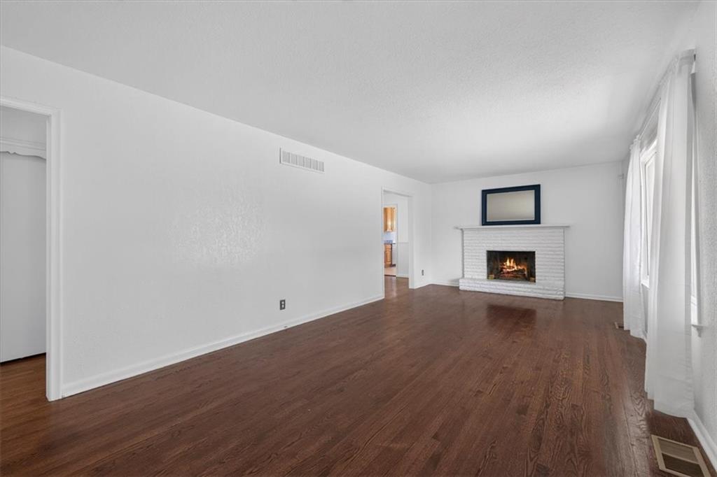 7726 Everett Avenue Property Photo 8