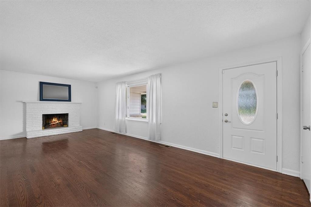 7726 Everett Avenue Property Photo 9
